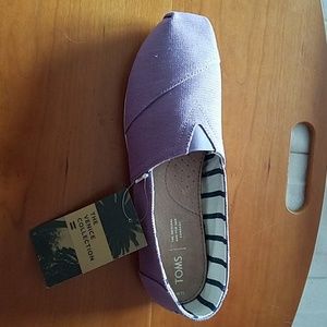 BNWT  Toms